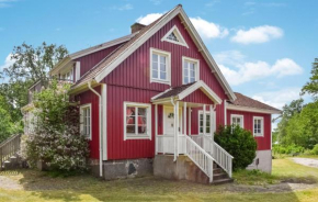 Gorgeous Home In Holmsjö With Lake View Holmsjö
